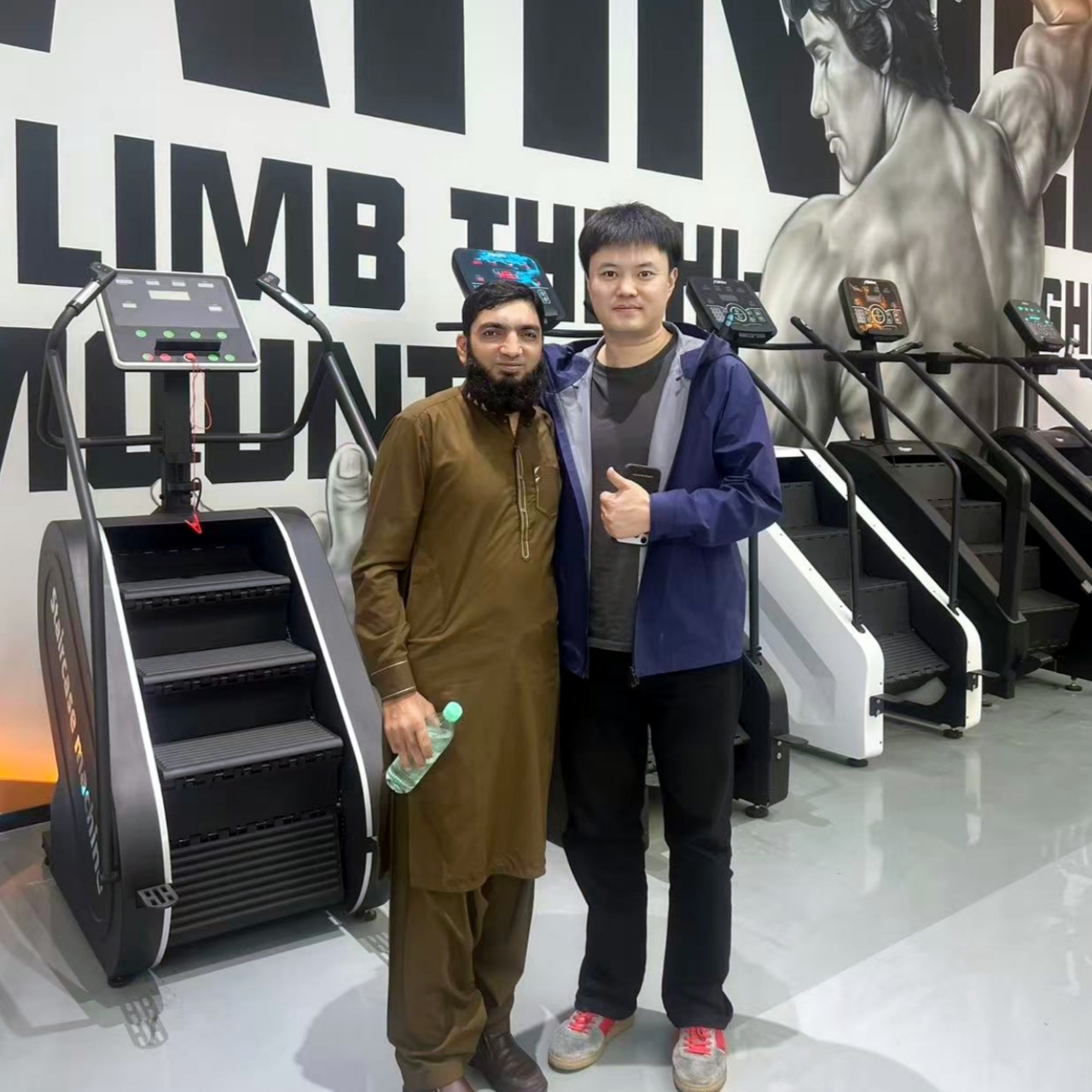 yingruis Fitness Equipment Technology Co., Ltd. completó con éxito el pedido de 30 cintas de correr curvas para clientes paquistaníes